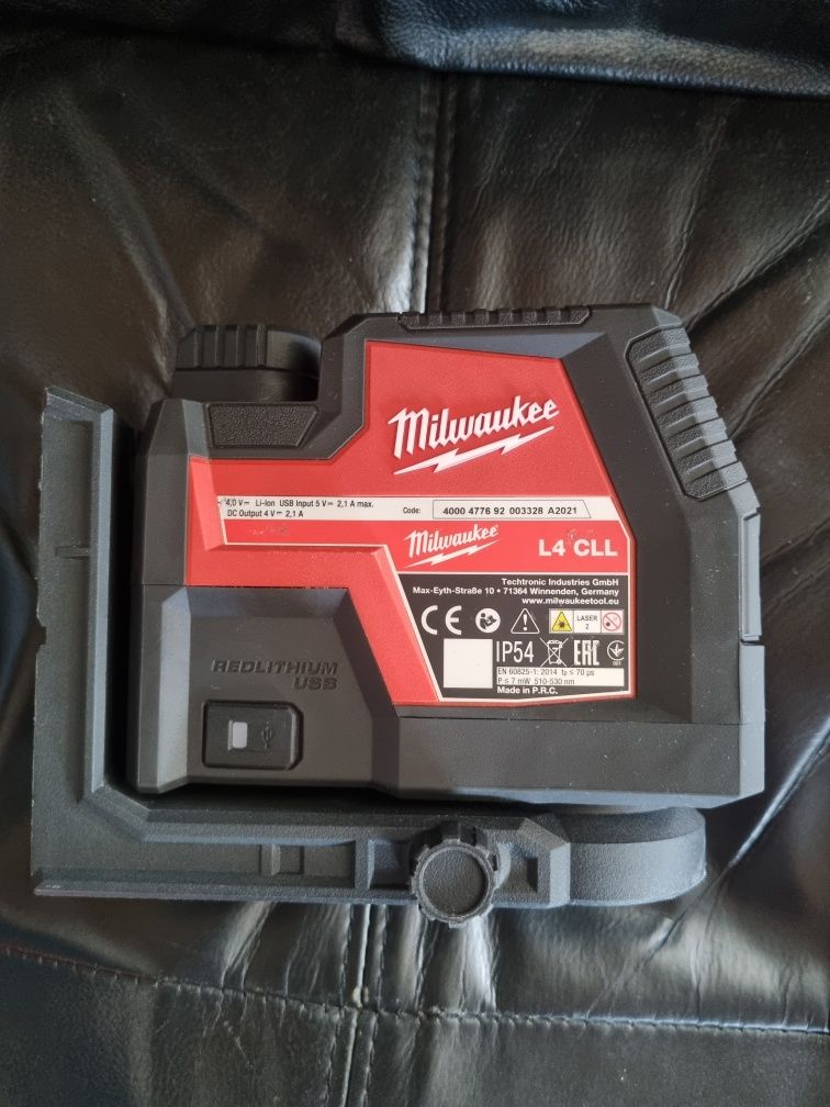 Laser milwaukee cu acumulator