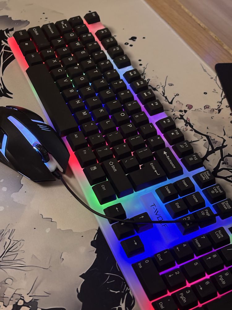 Игровая клавиатура новая с подсветкой