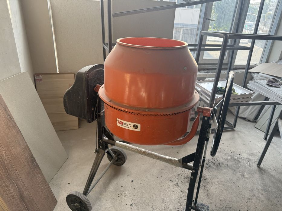 Бетономешалка 200л