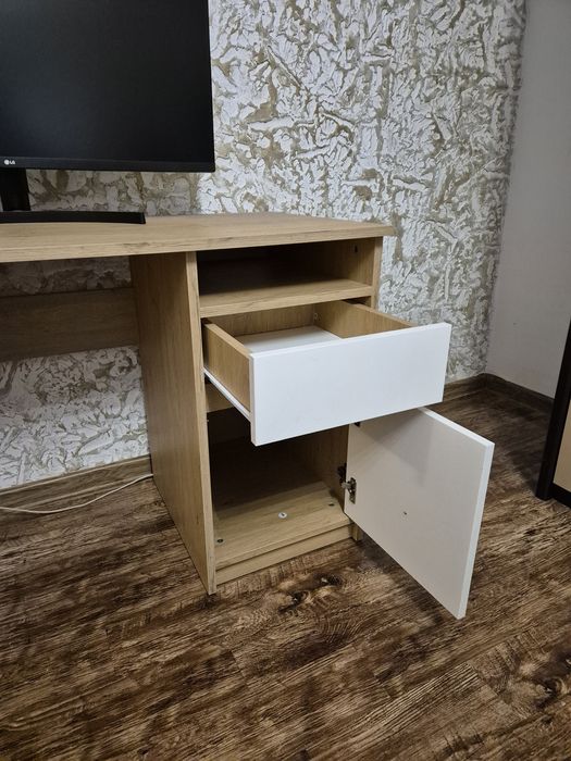 Birou Jysk BILLUND 54x120 stejar natur/alb + scaun
(129)