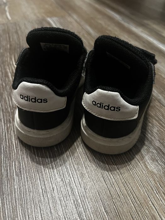 Обувки адидас/ adidas