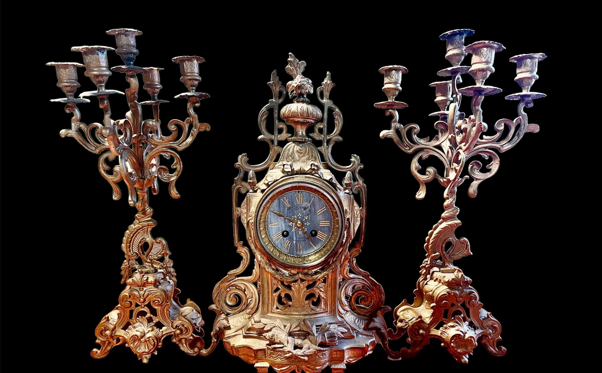 Античен френски позлатен бронзов каминен часовник