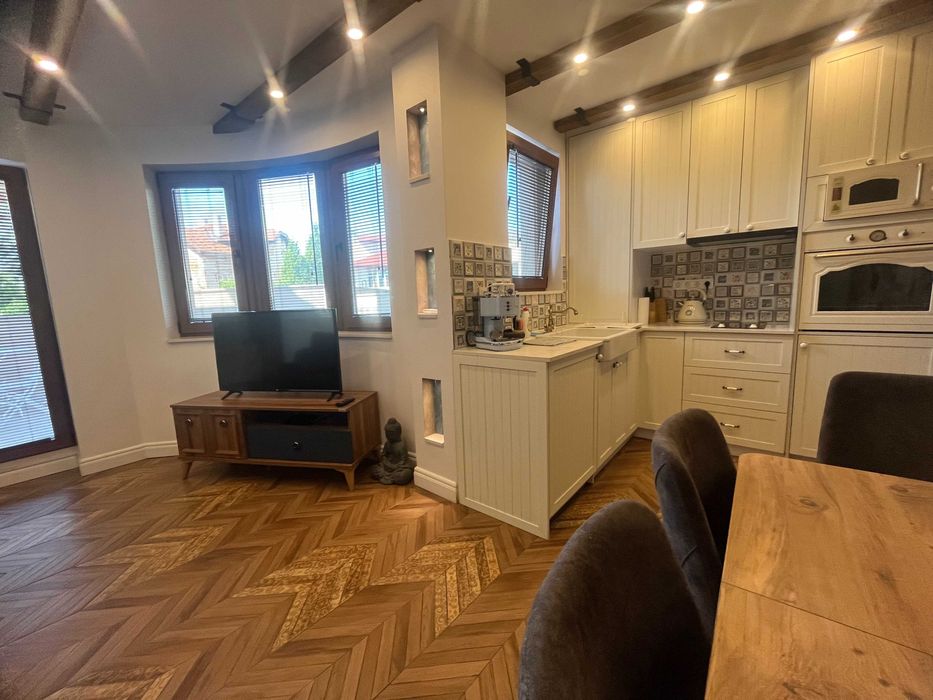 Луксозен двустаен апартамент под наем до река Дунав – център