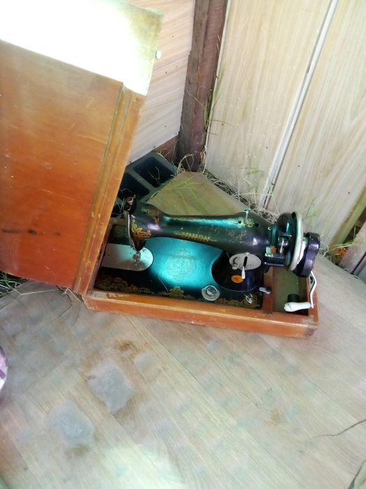 Продавам стара шевна машина руска Варна Център