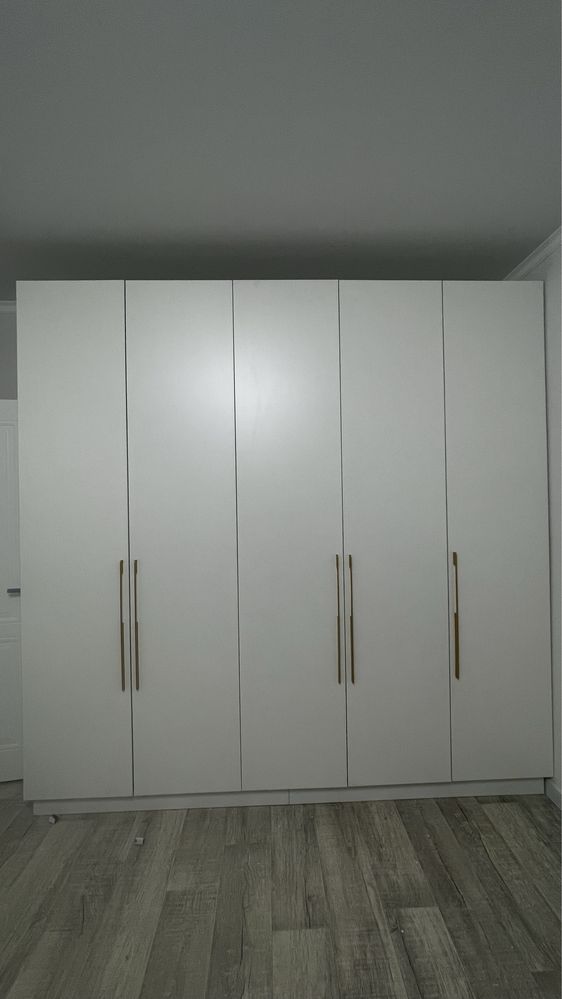 Продам распашной шкаф новый