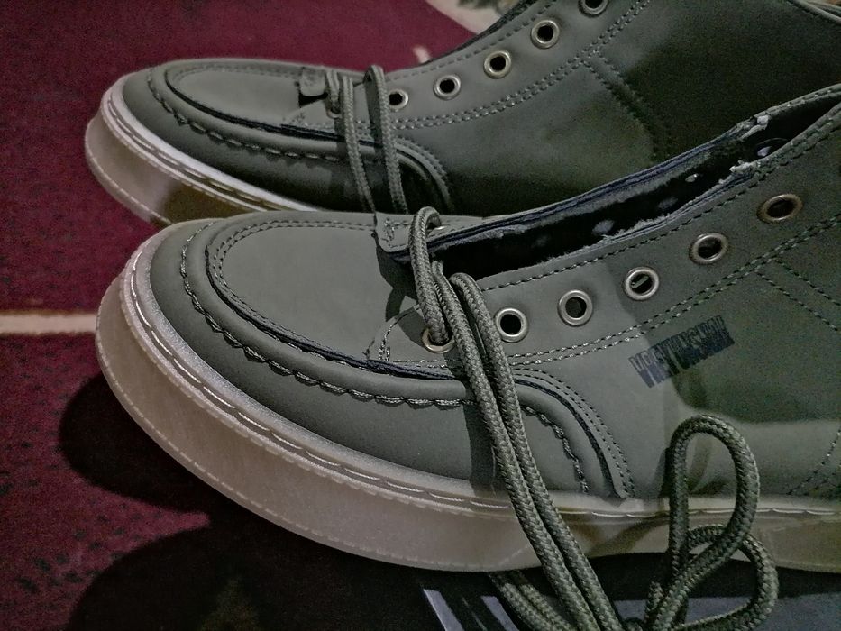 Oyoq kiyim sotiladi, o'lchami 42 qishki, maskvadan alingan, giyilmagan