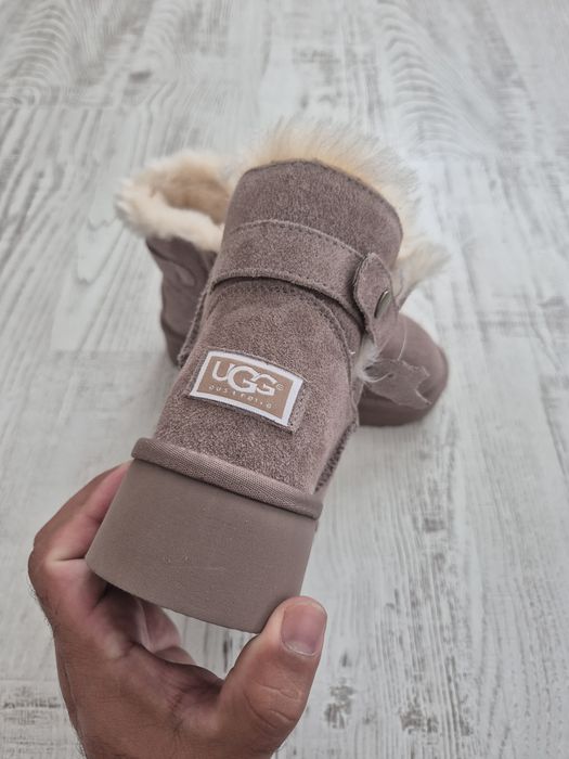 Botine bej UGG din piele naturala