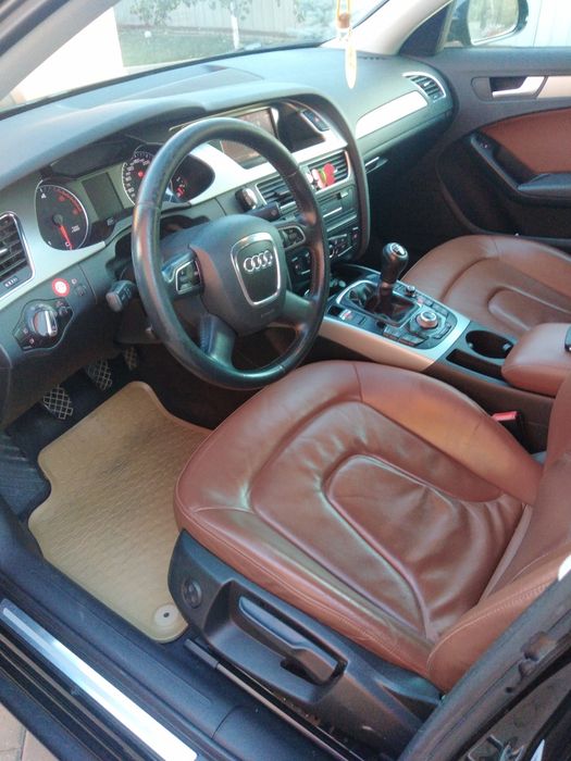 AUDI A 4 B8 2010 2.0