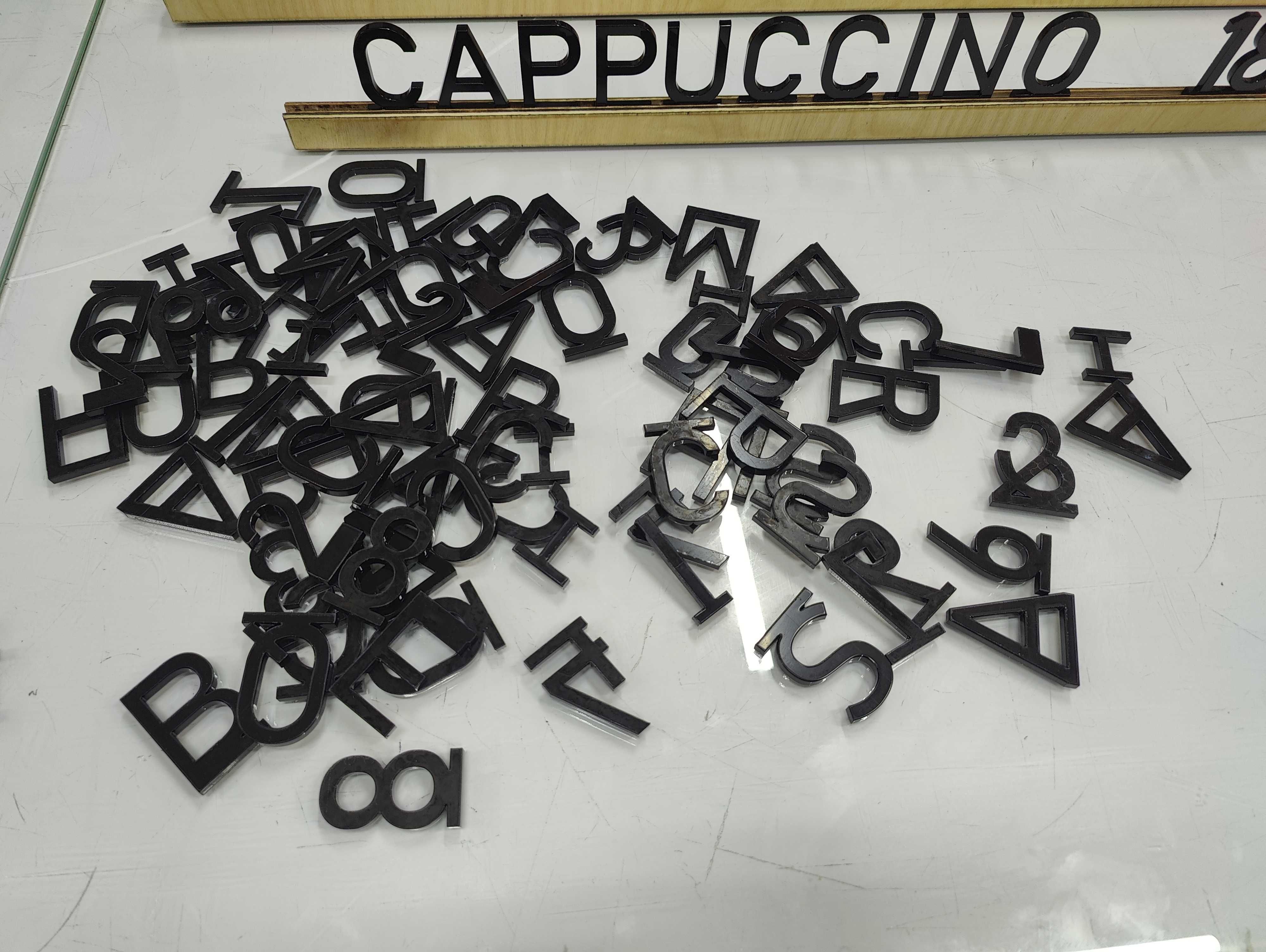 Litere meniu bar la comanda