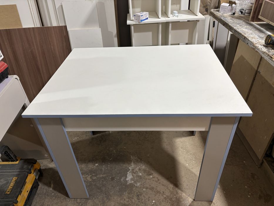 Кухонный стол на 4 человека