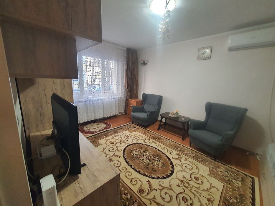 Proprietar Inchirez Garsoniera Mega mall