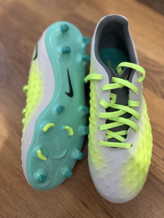 Нови бутонки Nike