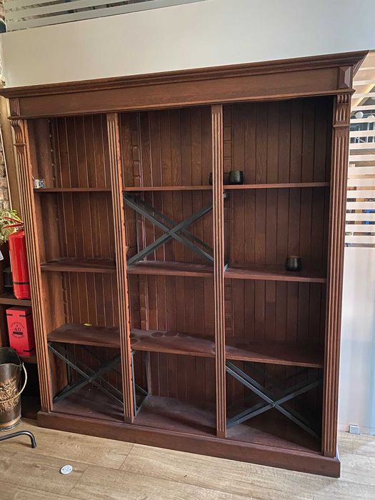 Biblioteca , bufet de vanzare