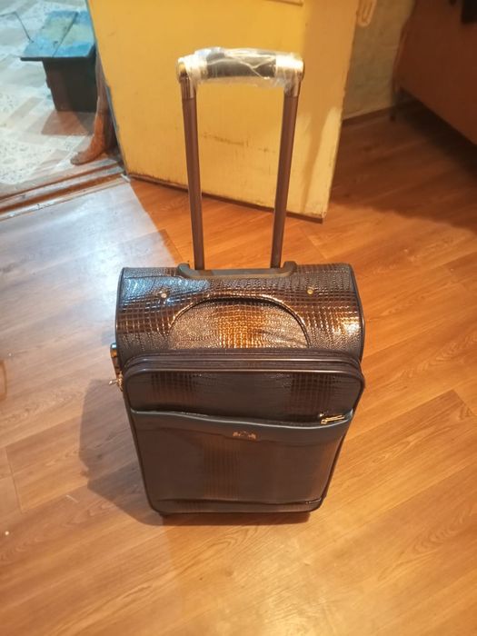 Продам чемодан за 35к