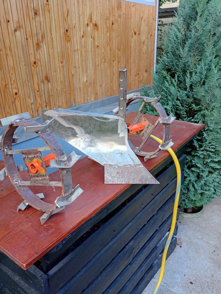 Roți metalice și plug