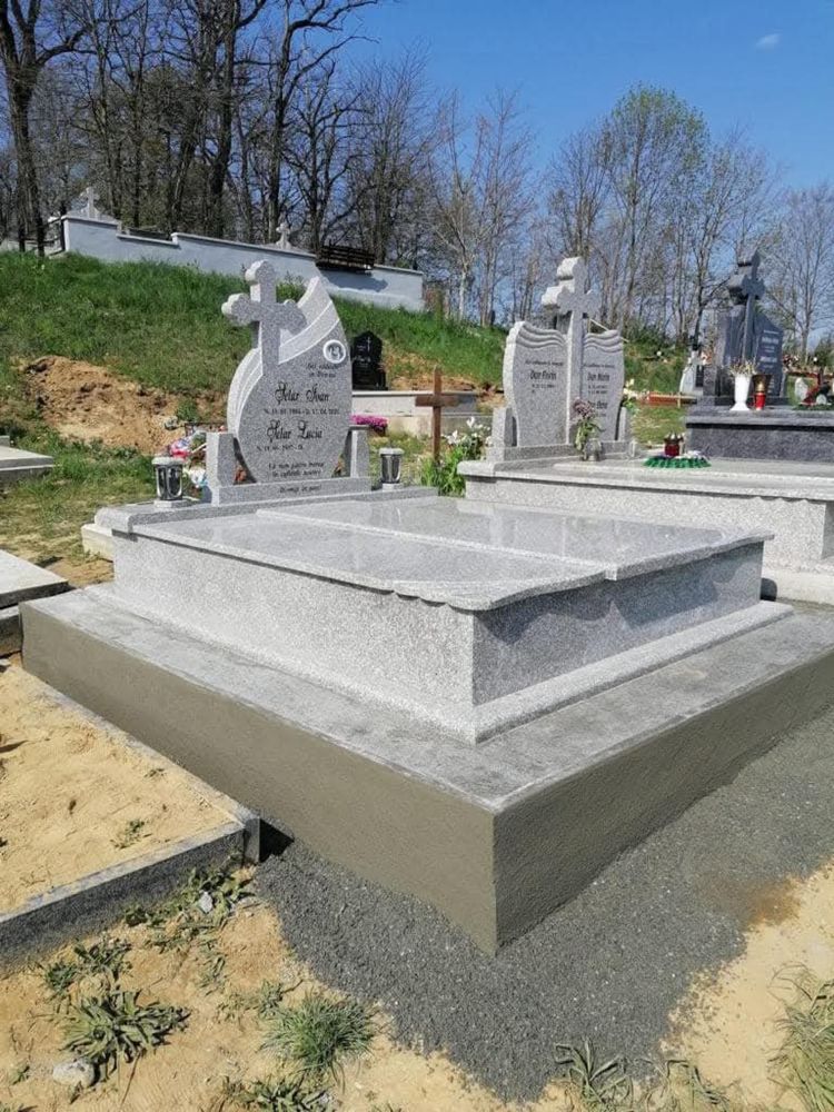 Monumente funerare