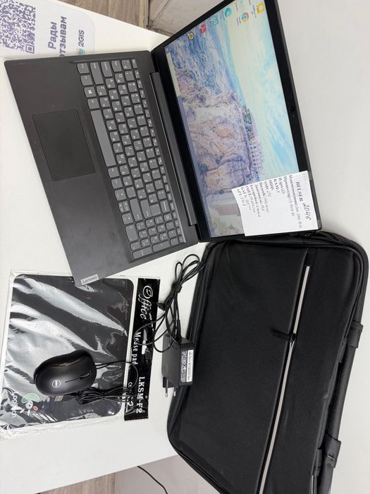 Почти новый ноутбук Lenovo! Готов служить долго без проблем!Core i3/10