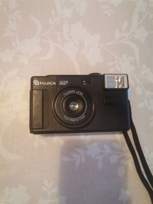 Лентов фотоапарат Fujica MF