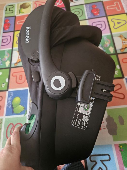 Vand scoica auto/carucior Lionelo