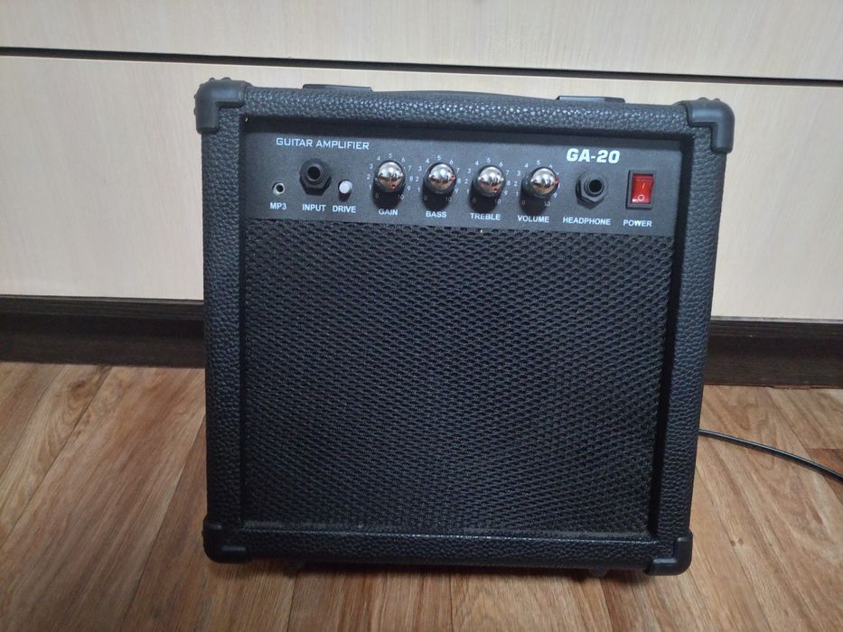 Гитарный комбик GA-20 (20вт)