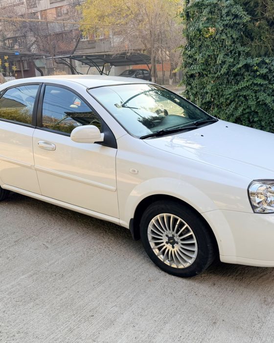 Lacetti 1.8 личная, состояние хорошее