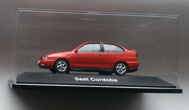 Macheta Seat Cordoba Coupe Facelift 1996 rosu - Herpa 1/43 noua