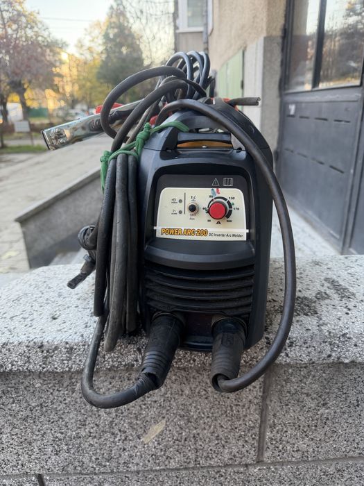 Продавам много малко иползван инверторен електрожен WELDSTAR POWER 200