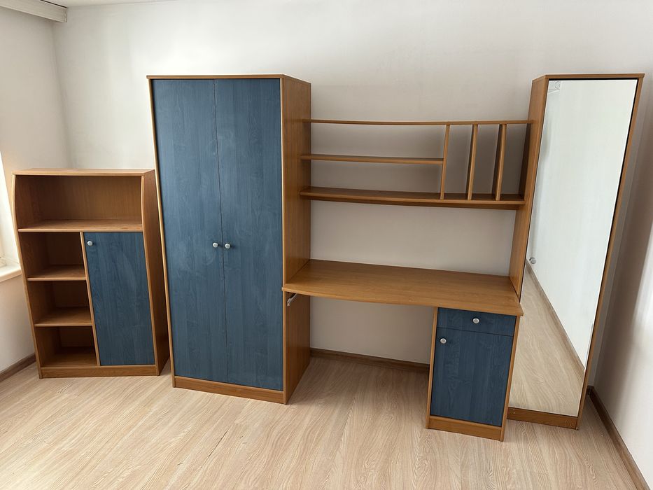 Комплект мебели за стая – гардероб, бюро и етажерка