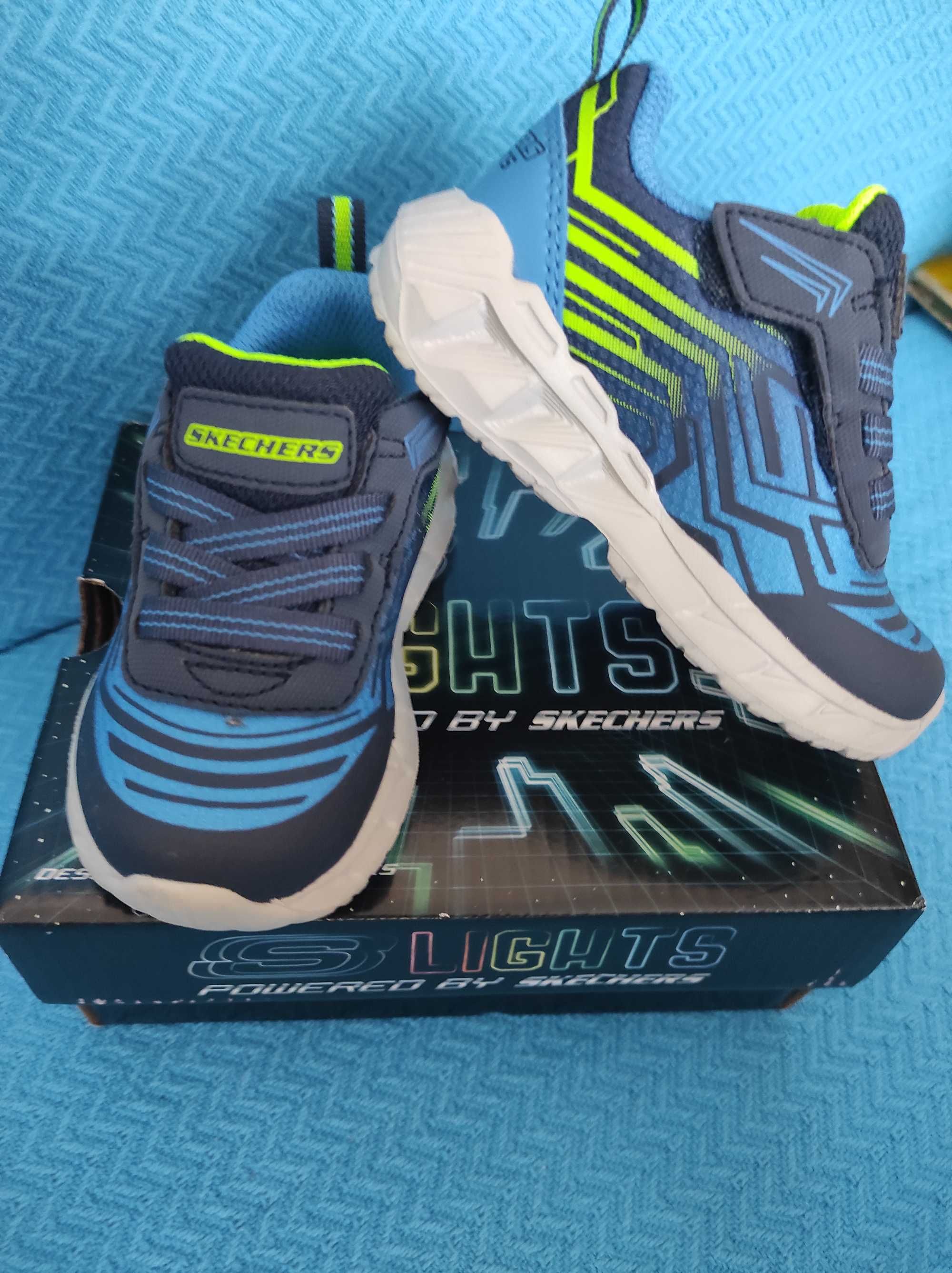 Детски светещи маратонки Skechers lights 21