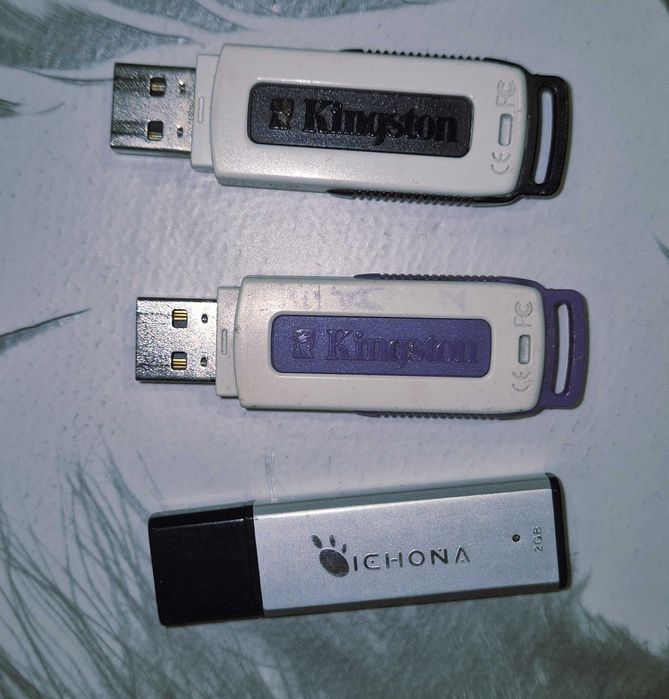 Флашки 3 броя - 2, 4 и 8 гб
