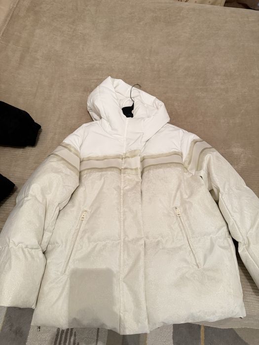 Куртка женская почти новая недавно купила состояние очень хорошо