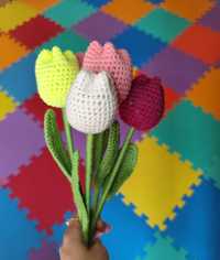 Плетени лалета в различни цветове - подарък за всеки повод