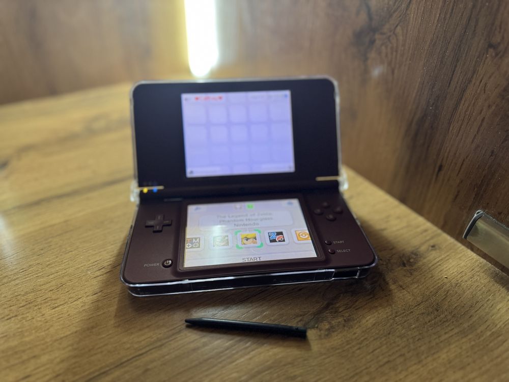 Nintendo DSI LL продам