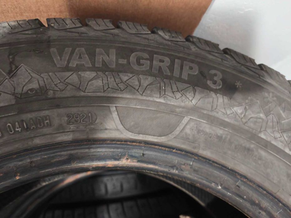 2 броя зимни гуми за бус SEMPERIT VAN GRIP-3 215/65 R16