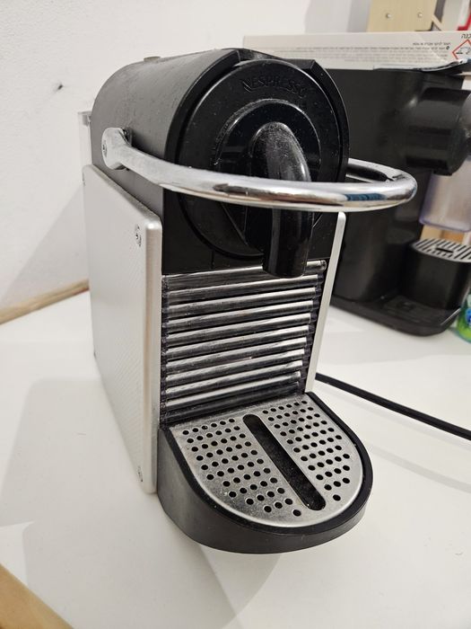 Vând expresor Nespresso Pixie