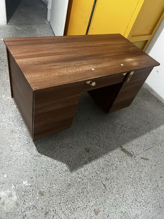 Подарявам бюро дървесен десен