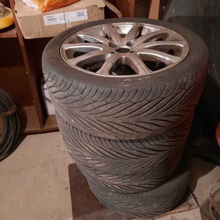 Genti de aluminiu cu cauciucuri de iarna 215/45/17