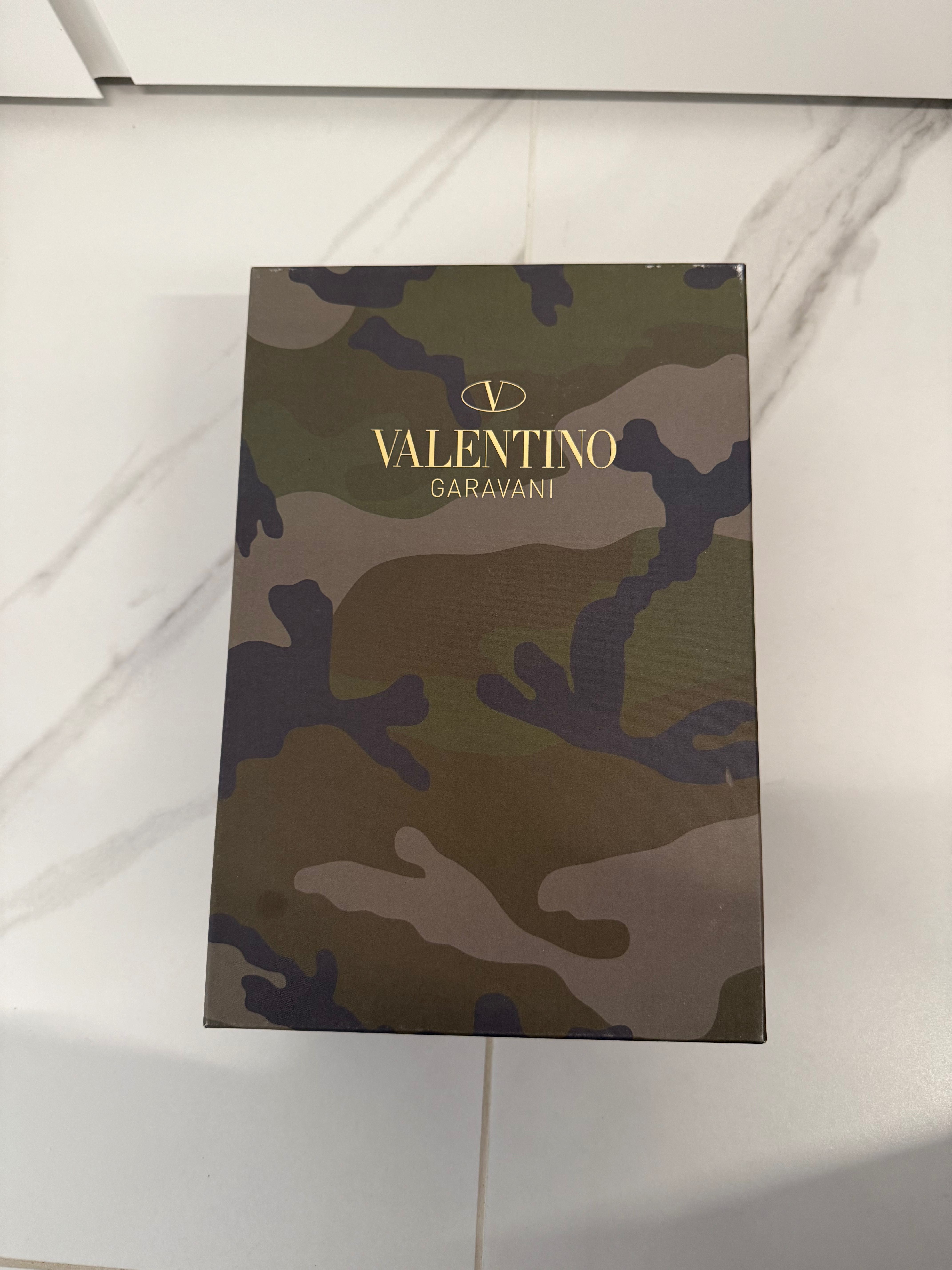 Оригинални маратонки valentino garavani