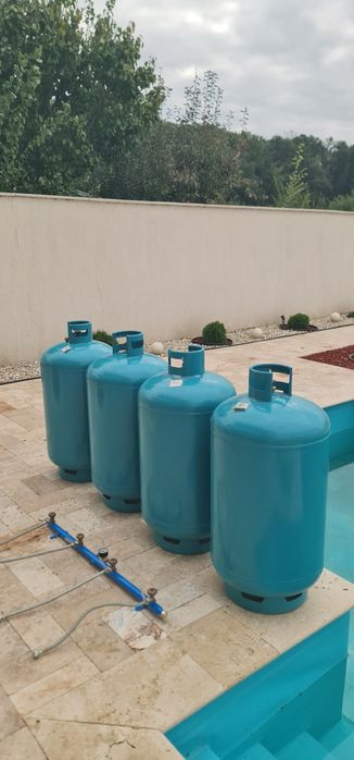 Vand pachet 4 butelii pe gaz capacitate 150 L fiecare