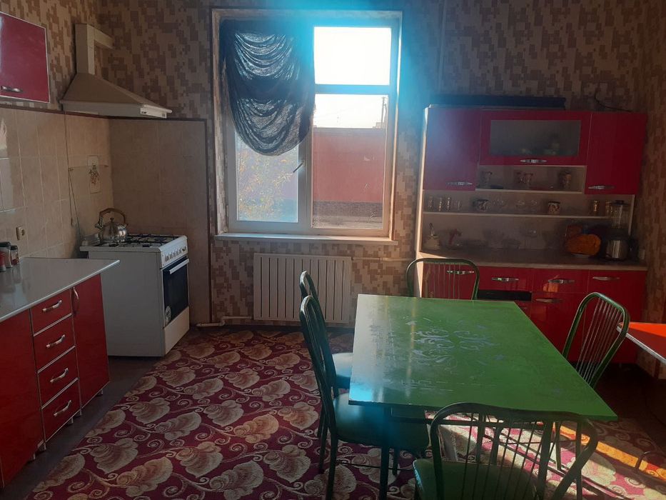 Навоийда,Варк 2,котедж сотилади евро ремонт ҳама шароит мавжуд