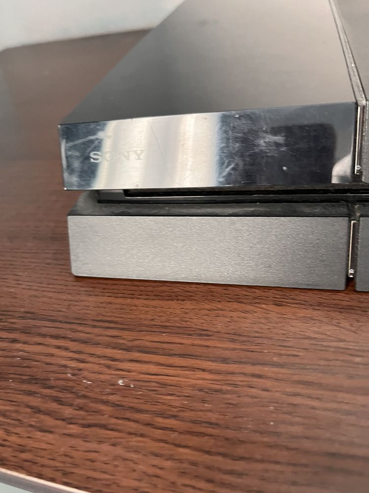 Playstation  4 с подарък игра