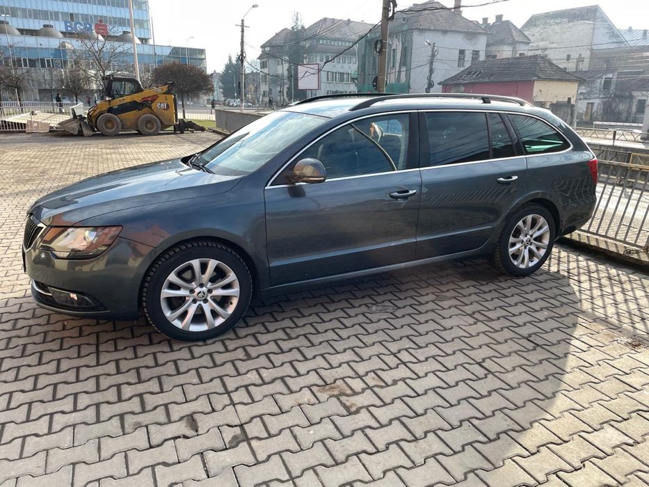 Skoda Superb 2.0 TDI DSG 140 CP - Masina familie