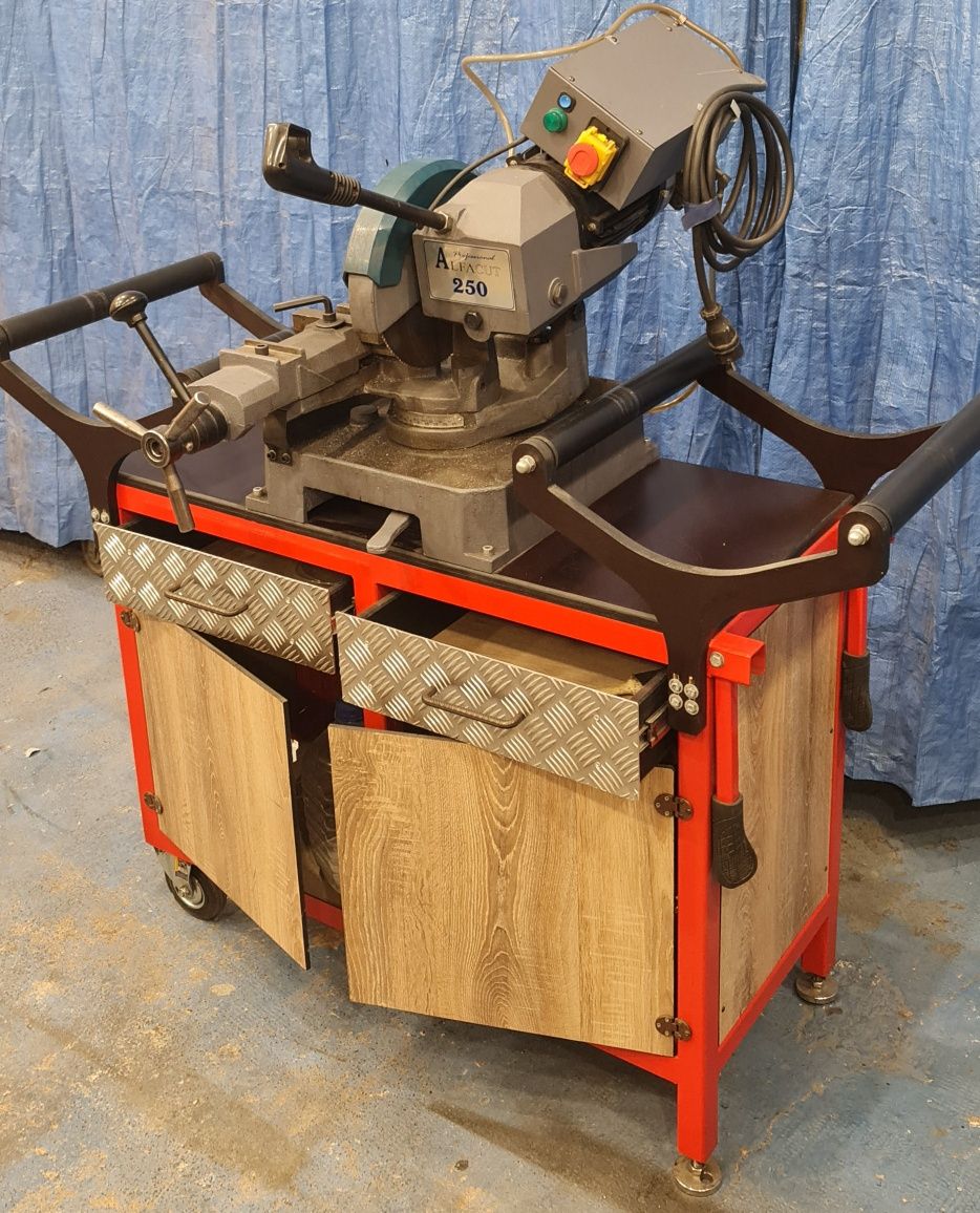 Masina de debitat profile metalice , robust, precis, ca nou