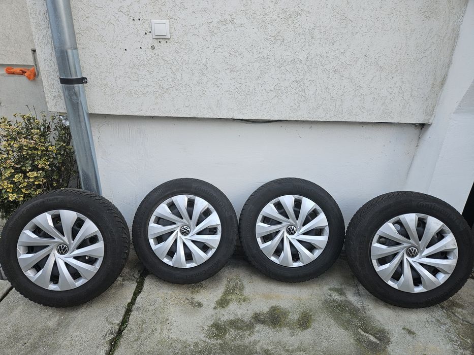 Vând cauciucuri roti iarna polo 185 65 15