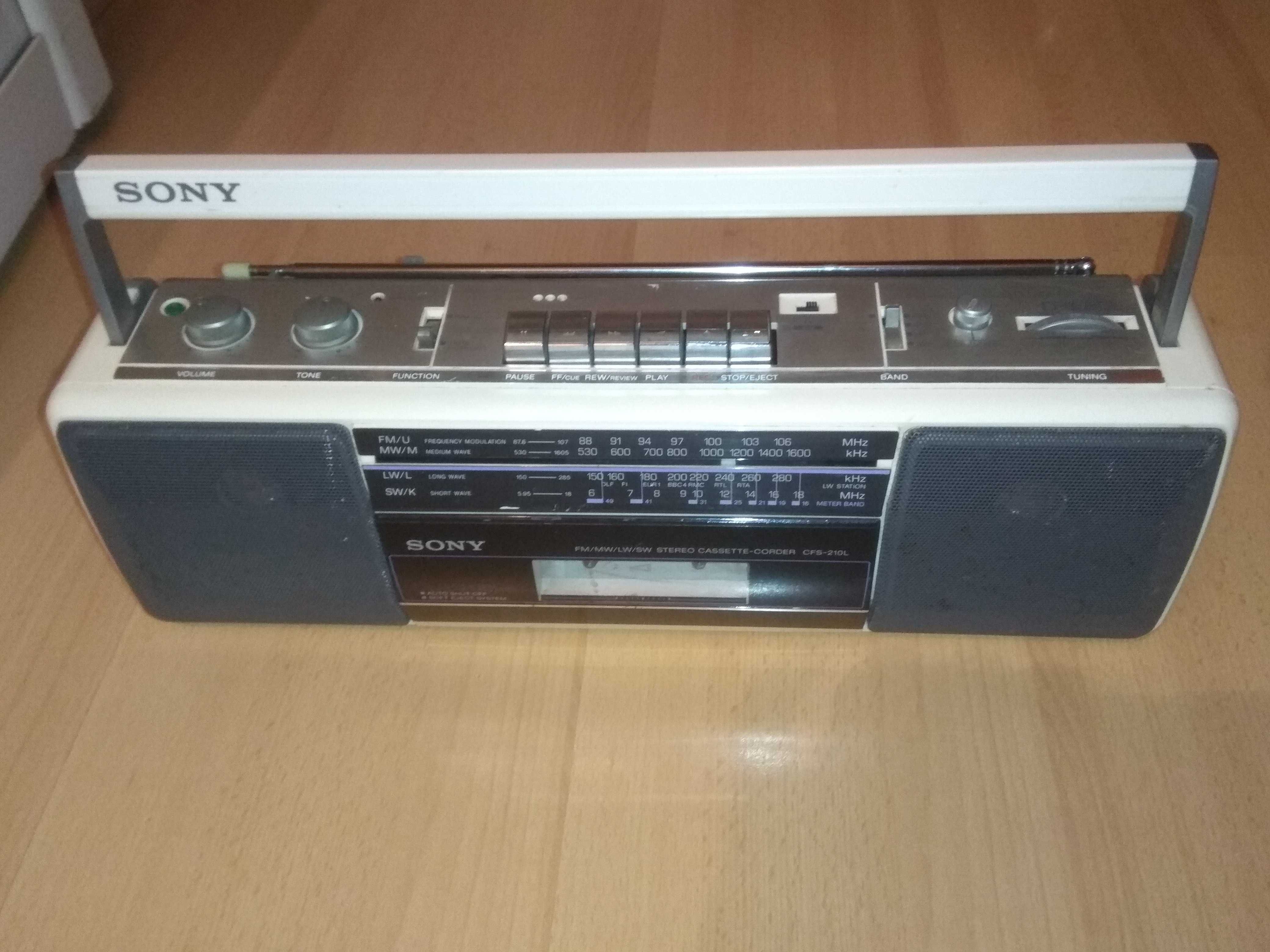 Колекционерски радиокасетофон Sony CFS-210L