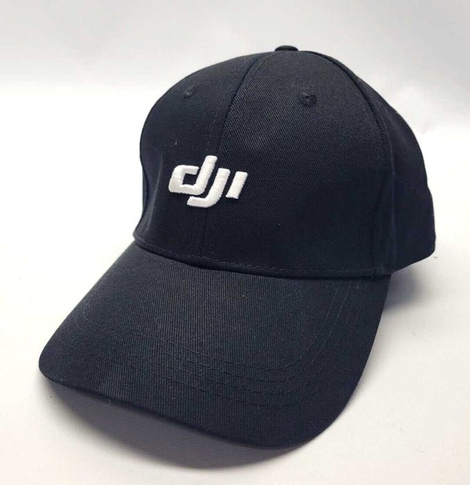 DJI шапка с коризка (черна) - официален мърч