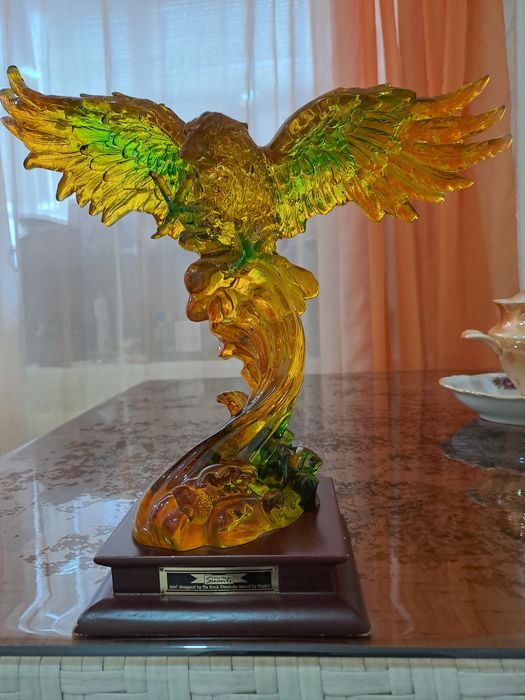 Продам красивую статуэтку