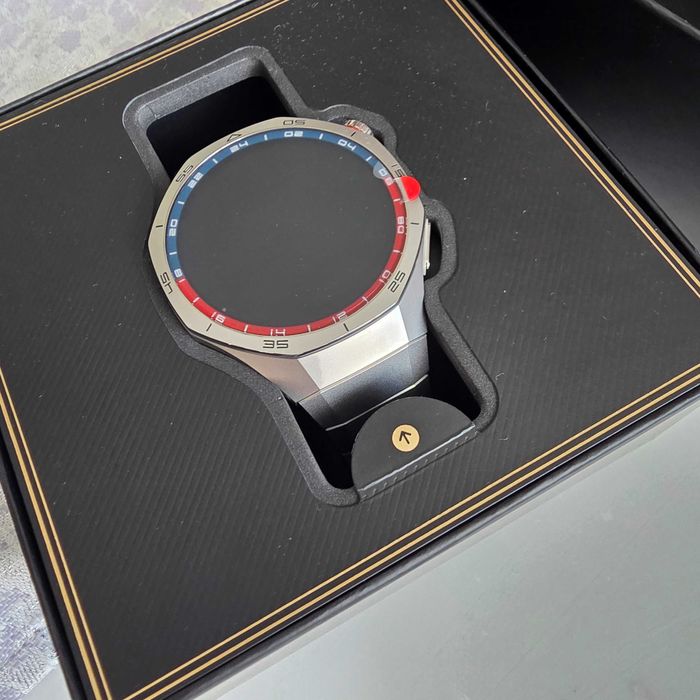 ЧИСТО НОВ Смарт часовник Smart Watch Huawei GT 5 PRO TITANIUM