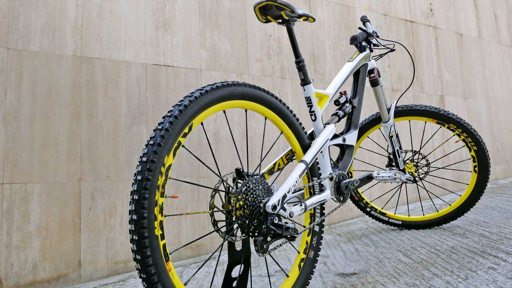 YT Capra CF Pro, 27.5 S, карбон, BOS Deville 170 ход, 1x 11 SRAM XO1
