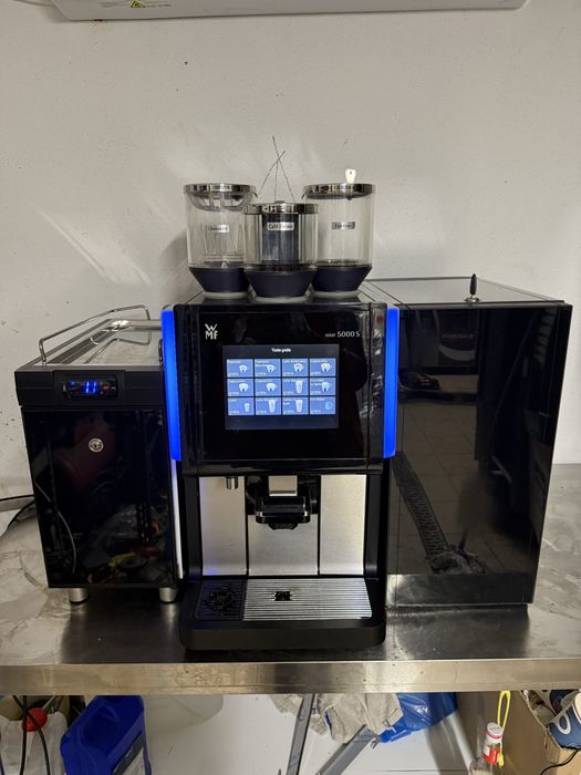 WMF 5000S Dynamic Milk si statie siropuri 2xespresso+ciocolata